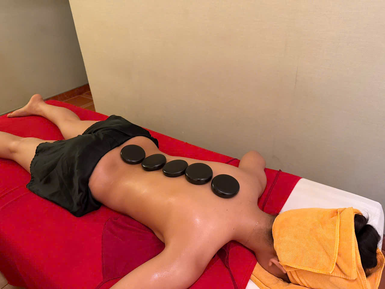 Massage Đá Nóng