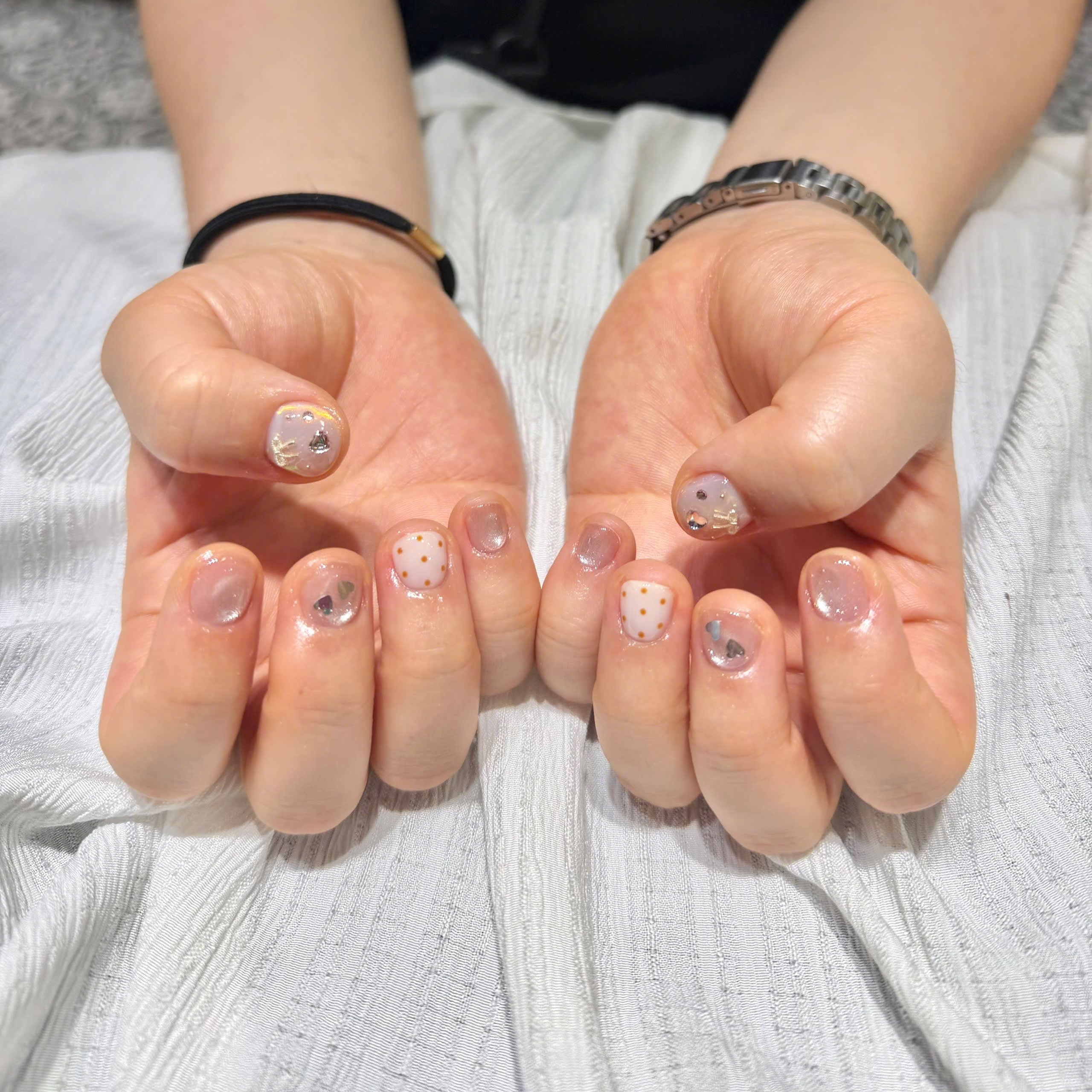 Dịch vụ gel đính đá tại Cộng Spa & Nail