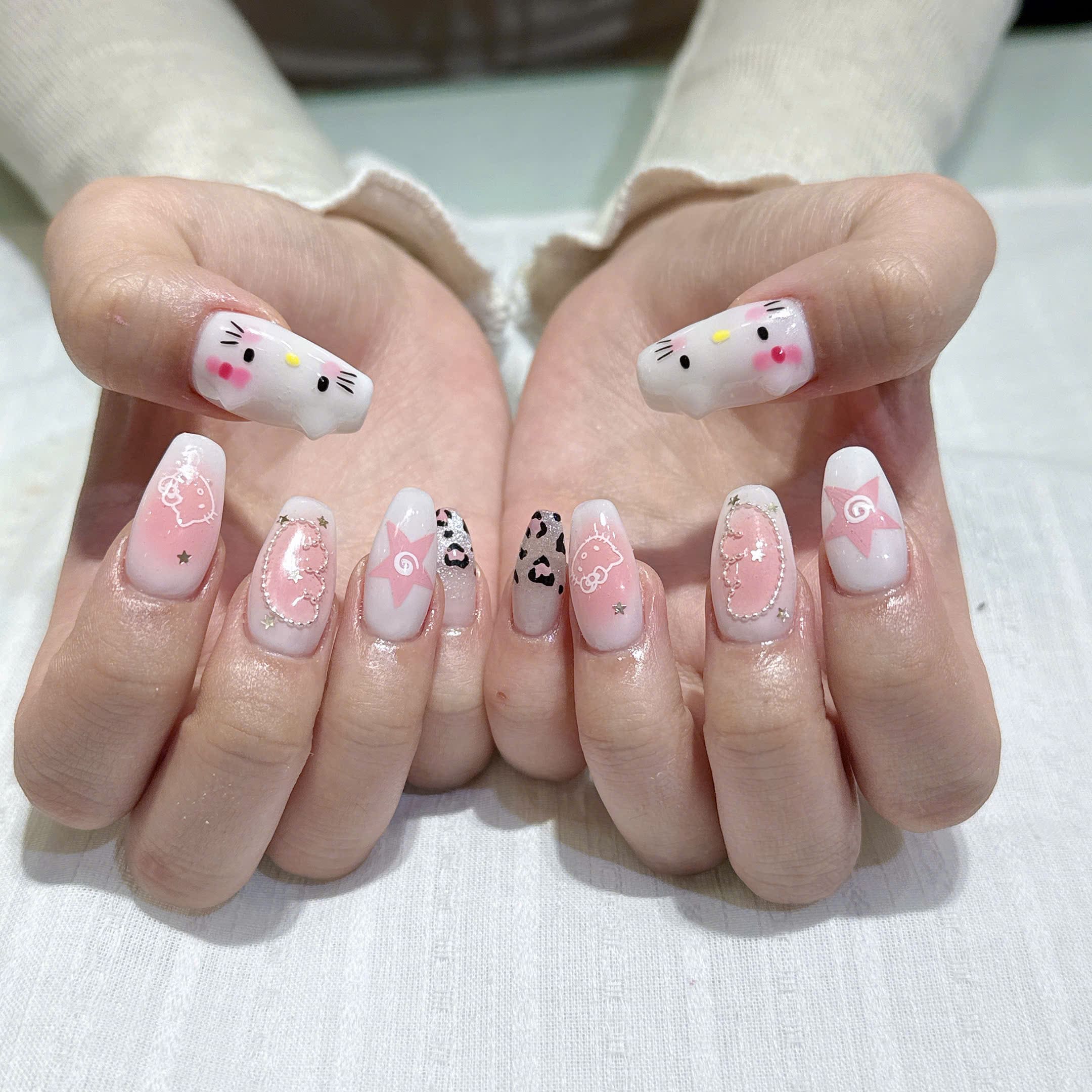 Dịch vụ gel hoạt hình tại Cộng Spa & Nail