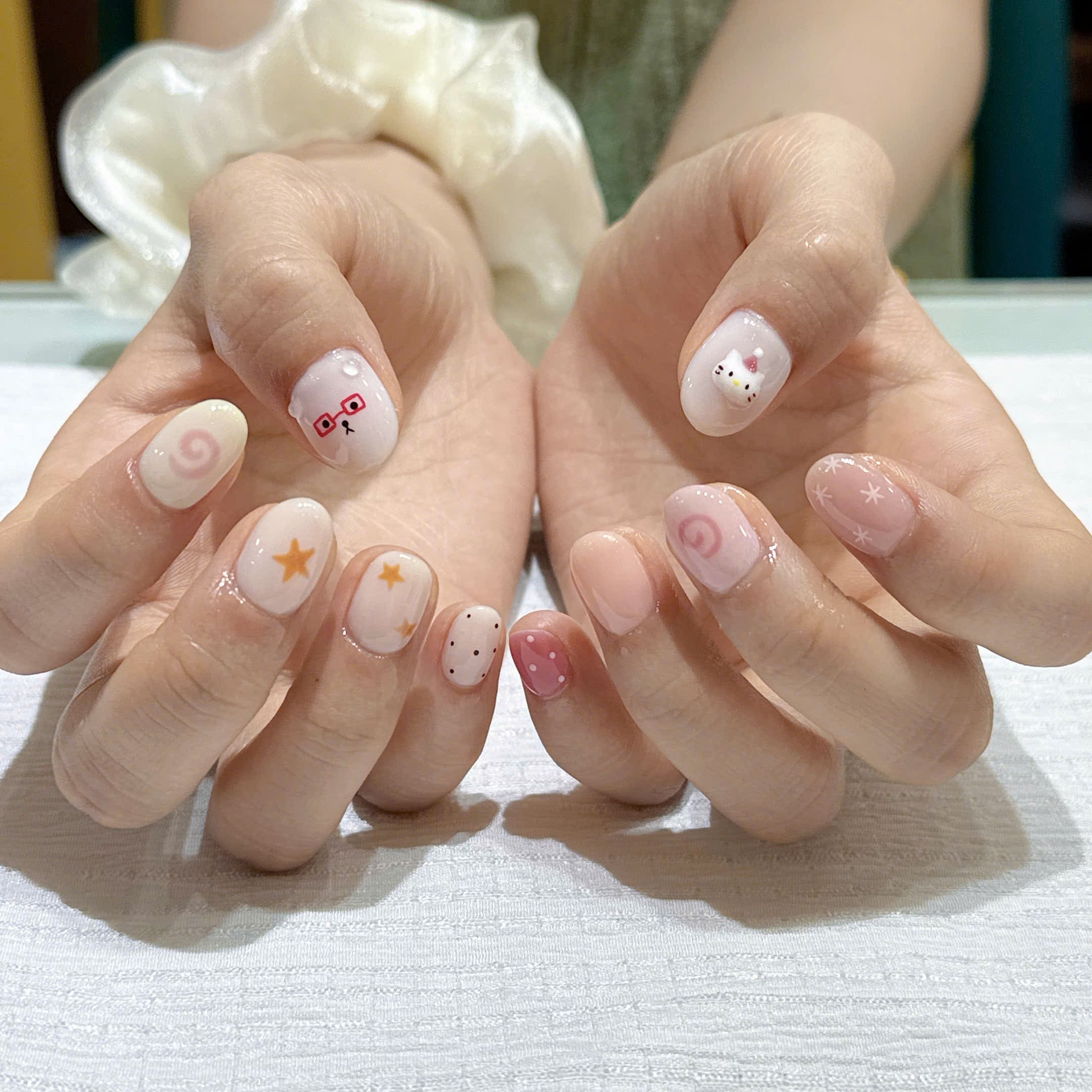 Mẫu gel hoạt hình móng tay màu pastel