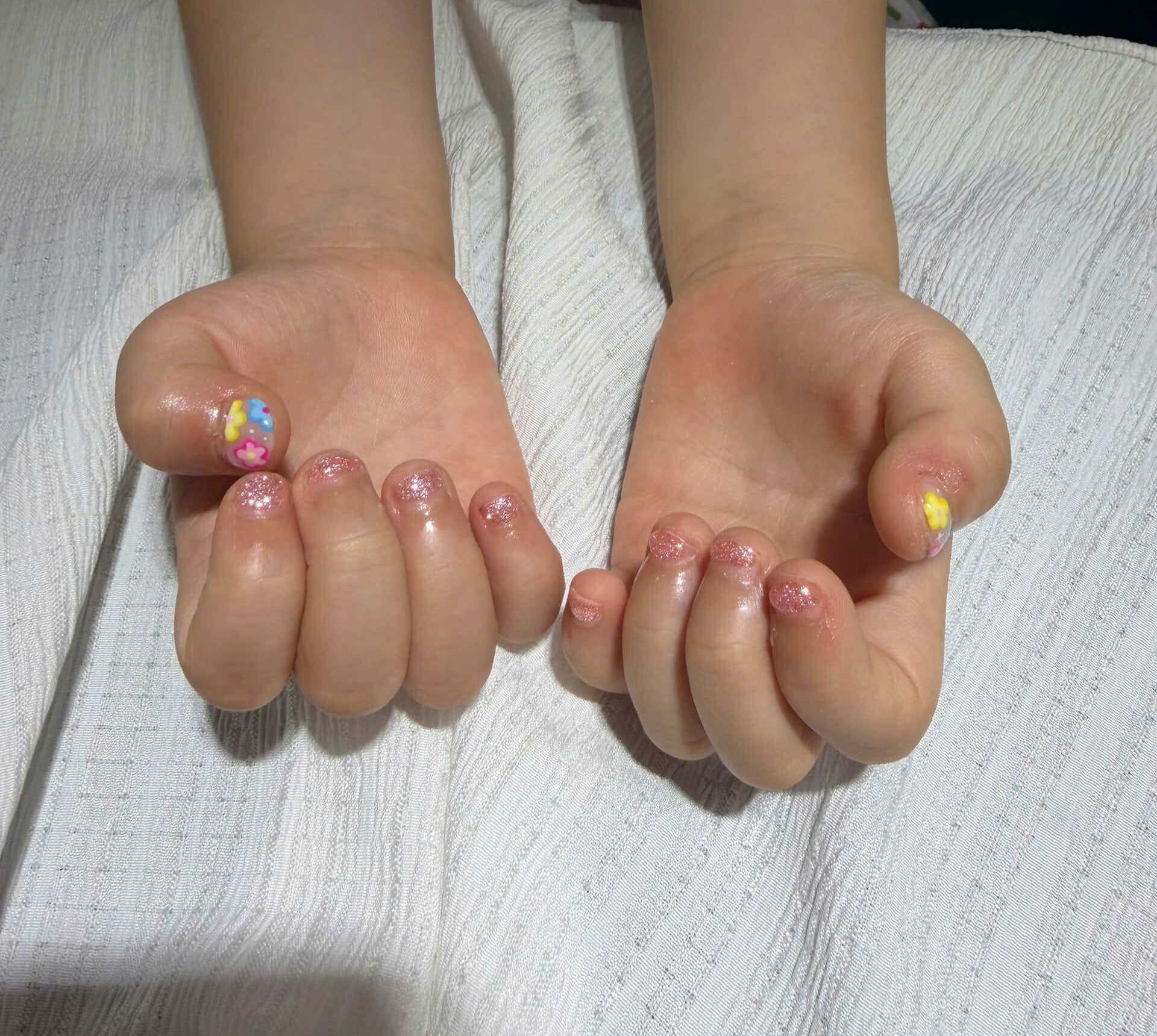 Mẫu gel trẻ em nghệ thuật tông hồng