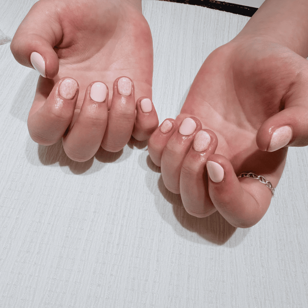 Mẫu sơn gel tay màu hồng