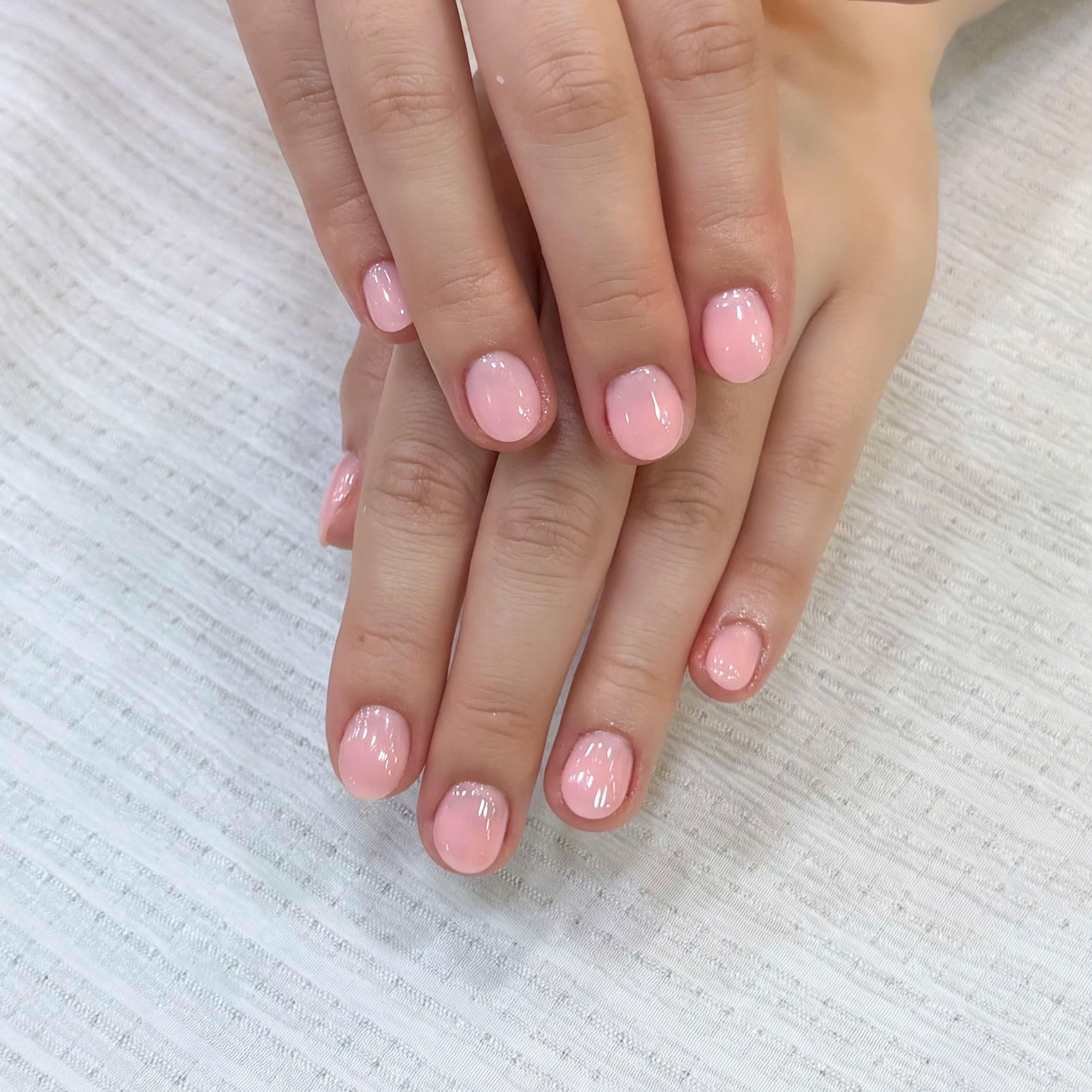 Mẫu sơn gel tay màu hồng nhạt